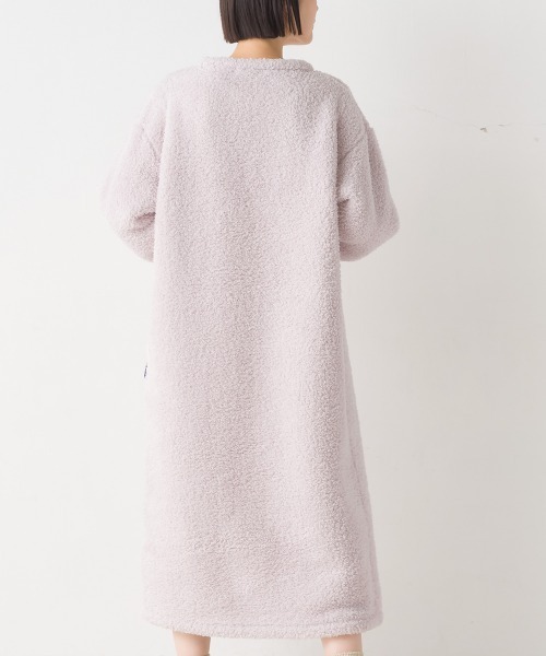 OMNES(オムネス)の「あったかふわシャギーワンピース長袖(ワンピース・レディース・チャコール/オフホワイト/ホワイト×ブルー/ピンク・FREE)」の22枚目の写真