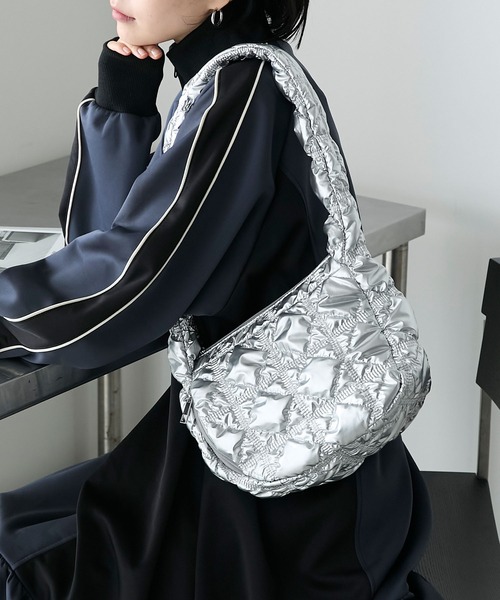 forksy.(フォルクシー)の「【forksy.】ピクシーキルティングショルダーバック(ショルダーバッグ・レディース・ブラック/アイボリー/シルバー/ライトイエロー・FREE)」の22枚目の写真
