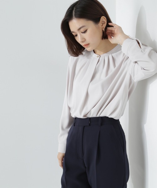 NATURAL BEAUTY BASIC（ナチュラルビューティーベーシック）の「◇フロントタックブラウス（シャツ/ブラウス・レディース・オフホワイト/ラベンダー/グレイッシュベージュ/ライトグリーン・MEDIUM/SMALL）」の3枚目の写真