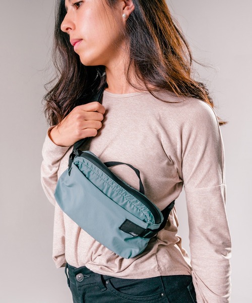 Matador(マタドール)の「Matador/マタドール ReFraction Packable Sling/リフラクションパッカブルスリング(ボディバッグ/ウエストポーチ・メンズ・ホワイト/ブルー/ブラック・FREE)」の13枚目の写真