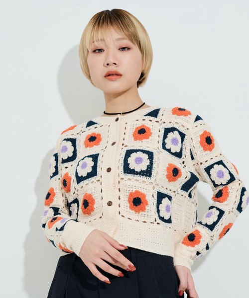 MERLOT（メルロー）の「かぎ針編みカーディガン（カーディガン/ボレロ・レディース・ブラック/ナチュラル・FREE）」の2枚目の写真