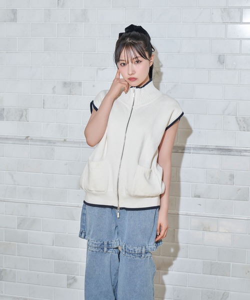 ANDGEEBEE(アンジービー)の「バックロゴジップベスト(ベスト・レディース・アイボリー/チャコールグレー・FREE)」の16枚目の写真