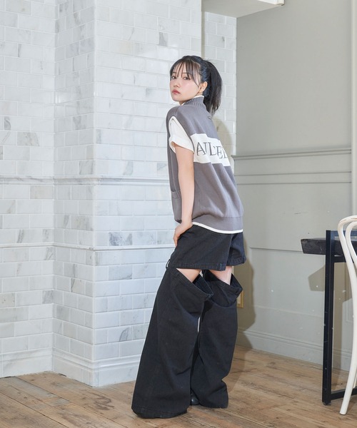 ANDGEEBEE(アンジービー)の「バックロゴジップベスト(ベスト・レディース・アイボリー/チャコールグレー・FREE)」の9枚目の写真