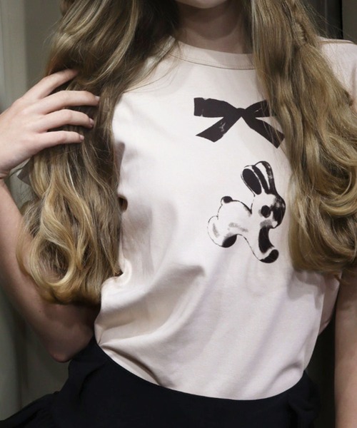 titty＆Co. PETIT（ティティアンドコープティ）の「うさぎリボンTシャツ（Tシャツ/カットソー・レディース・ライトベージュ/チャコールグレー・FREE）」の2枚目の写真