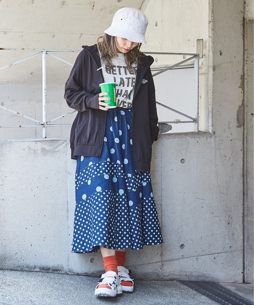 CUBE SUGAR（キューブシュガー）の「ドットプリントデニム切替スカート（デニムスカート・レディース・ライトブルー/インディゴブルー・M）」の3枚目の写真