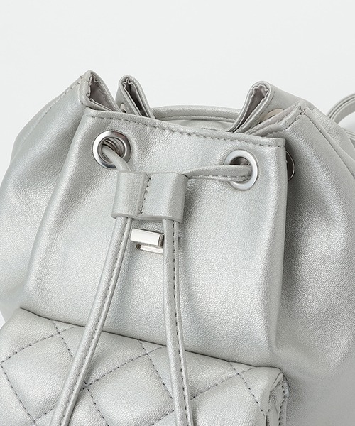 LOVETOXIC(ラブトキシック)の「キルティングチェーンミニリュック(バックパック/リュック・キッズ・シルバー/ブラック/アイボリー・FREE)」の11枚目の写真