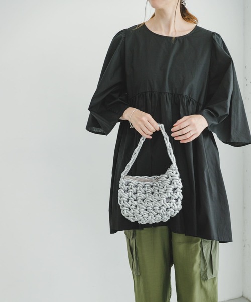 ITEMS URBANRESEARCH(アイテムズ アーバンリサーチ)の「ボリュームギャザーチュニック(シャツ/ブラウス・レディース・ホワイト/ブラック・FREE)」の4枚目の写真