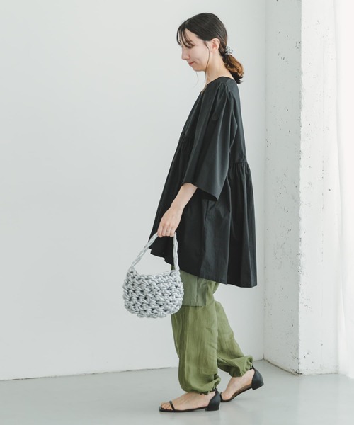 ITEMS URBANRESEARCH(アイテムズ アーバンリサーチ)の「ボリュームギャザーチュニック(シャツ/ブラウス・レディース・ホワイト/ブラック・FREE)」の6枚目の写真