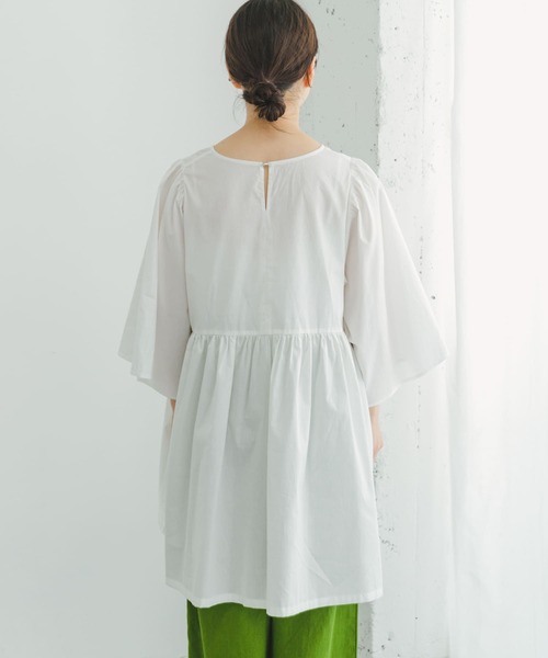 ITEMS URBANRESEARCH(アイテムズ アーバンリサーチ)の「ボリュームギャザーチュニック(シャツ/ブラウス・レディース・ホワイト/ブラック・FREE)」の10枚目の写真