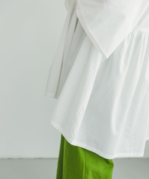 ITEMS URBANRESEARCH(アイテムズ アーバンリサーチ)の「ボリュームギャザーチュニック(シャツ/ブラウス・レディース・ホワイト/ブラック・FREE)」の15枚目の写真