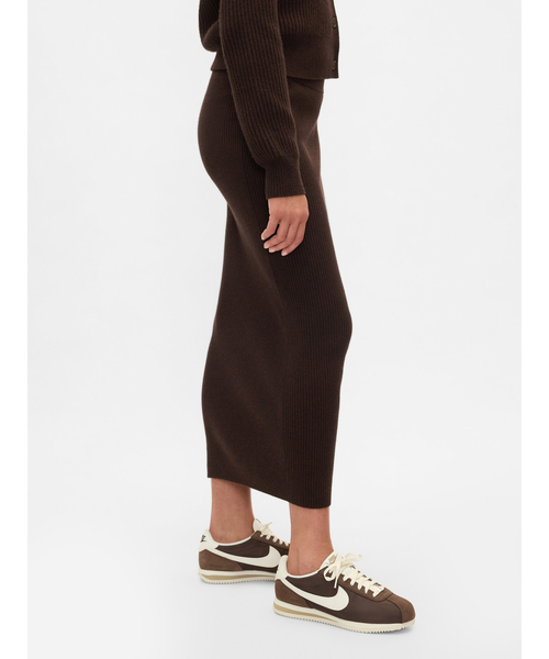 GAP(ギャップ)の「CashSoft カシミヤタッチ リブ マキシニットスカート(スカート・レディース・ブラウン/レッド/ブラック・XS/S/M/L/XL/XXS)」の11枚目の写真