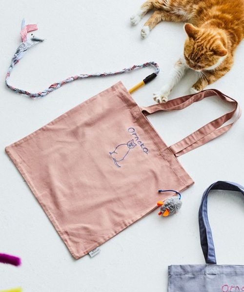 studio CLIP（スタディオクリップ）の「【Orneko BY CLIP】刺繍トートバッグ（エコバッグ/サブバッグ・レディース・グレー/ネイビー/ベージュ/ピンク/スモーク/レッド・FREE）」の4枚目の写真