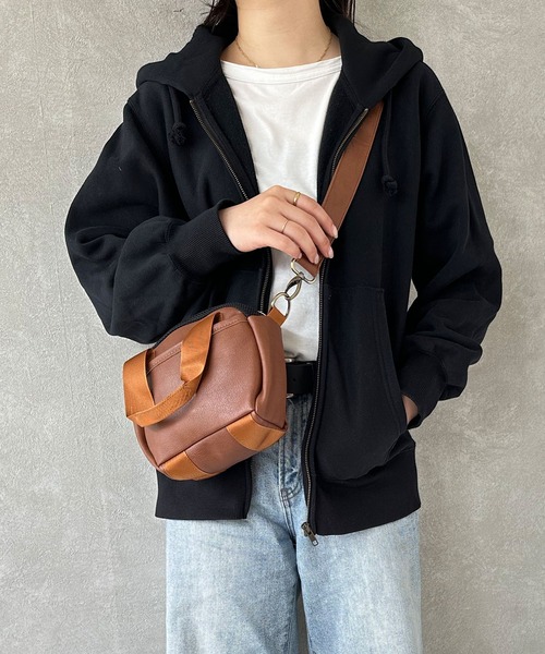 BAYBLO(ベイブロ)の「(KS)フェイクレザー2WAYポーチショルダーバッグ(ショルダーバッグ・メンズ・ブラック/ブラウン/マスタード・FREE)」の2枚目の写真