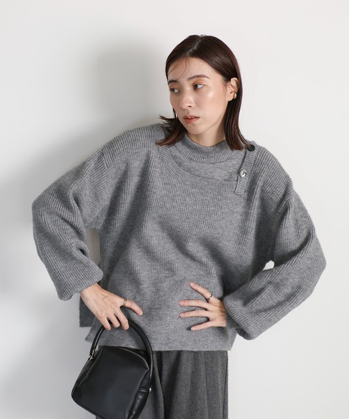 select MOCA(セレクトモカ)の「ショルダーボタンサイドスリットニット(ニット/セーター・レディース・ベージュ/ブラック/グレー・FREE)」の11枚目の写真