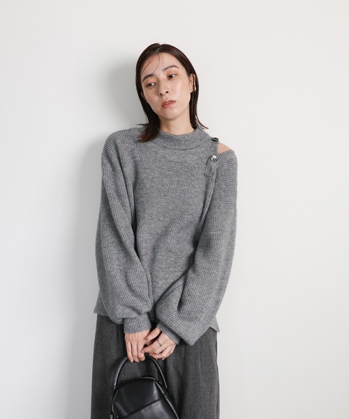 select MOCA(セレクトモカ)の「ショルダーボタンサイドスリットニット(ニット/セーター・レディース・ベージュ/ブラック/グレー・FREE)」の9枚目の写真