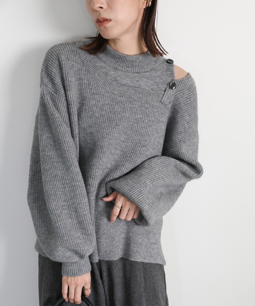 select MOCA(セレクトモカ)の「ショルダーボタンサイドスリットニット(ニット/セーター・レディース・ベージュ/ブラック/グレー・FREE)」の7枚目の写真