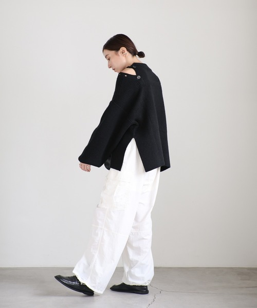 select MOCA(セレクトモカ)の「ショルダーボタンサイドスリットニット(ニット/セーター・レディース・ベージュ/ブラック/グレー・FREE)」の5枚目の写真