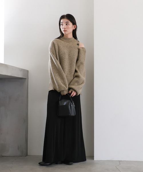select MOCA(セレクトモカ)の「ショルダーボタンサイドスリットニット(ニット/セーター・レディース・ベージュ/ブラック/グレー・FREE)」の6枚目の写真