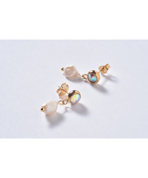tone（トーン）の「【Astyle】淡水パール×オーロラピアス(MA)（ピアス（両耳用）・レディース・ゴールド・FREE）」の2枚目の写真