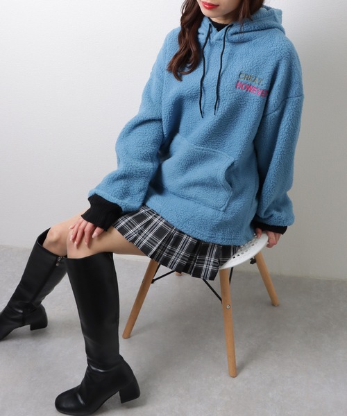 Lace Ladies(レースレディース)の「ボア ロゴ 刺繍 ビッグシルエット プルオーバー トップス(パーカー・レディース・ブルー/アイボリー・S/M/XL)」の6枚目の写真