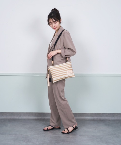 GUAPA(グアパ)の「【GUAPA】サコッシュ ショルダーバッグ クラッチバッグ ストライプ 2WAY(ショルダーバッグ・レディース・ネイビー/ベージュ/ブルー・FREE)」の16枚目の写真