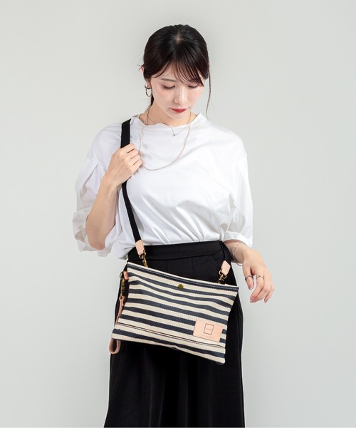 GUAPA(グアパ)の「【GUAPA】サコッシュ ショルダーバッグ クラッチバッグ ストライプ 2WAY(ショルダーバッグ・レディース・ネイビー/ベージュ/ブルー・FREE)」の14枚目の写真