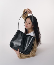 MUHET | synthetic leather shoulder bag / ポーチ付き合皮ショルダーバッグ(ショルダーバッグ)