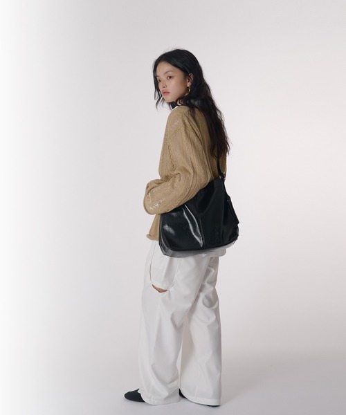 MUHET(ミュエータ)の「synthetic leather shoulder bag / ポーチ付き合皮ショルダーバッグ(ショルダーバッグ・レディース・ブラック/ブラウン・FREE)」の7枚目の写真