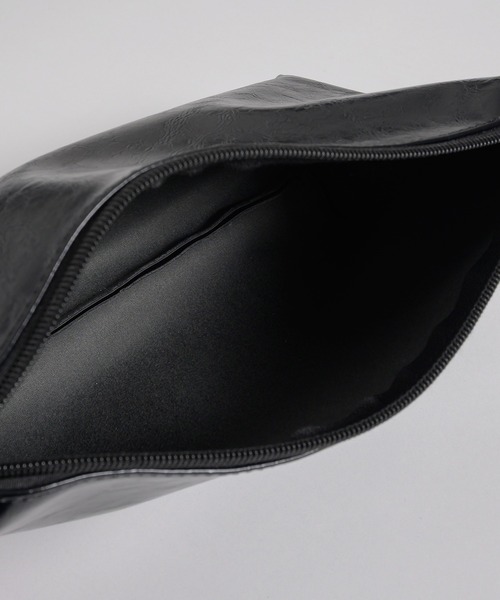 MUHET(ミュエータ)の「synthetic leather shoulder bag / ポーチ付き合皮ショルダーバッグ(ショルダーバッグ・レディース・ブラック/ブラウン・FREE)」の20枚目の写真