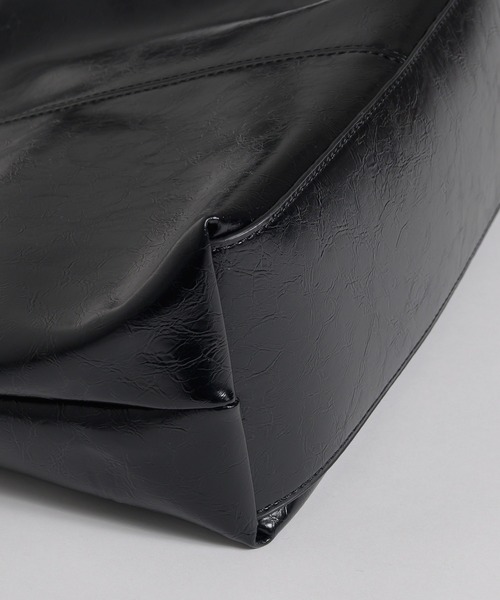 MUHET(ミュエータ)の「synthetic leather shoulder bag / ポーチ付き合皮ショルダーバッグ(ショルダーバッグ・レディース・ブラック/ブラウン・FREE)」の17枚目の写真