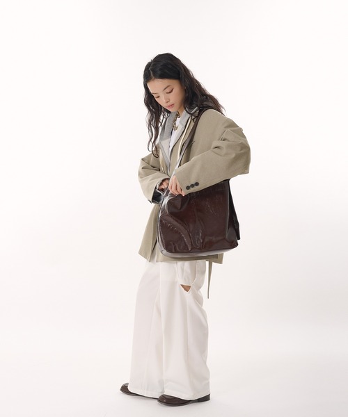 MUHET(ミュエータ)の「synthetic leather shoulder bag / ポーチ付き合皮ショルダーバッグ(ショルダーバッグ・レディース・ブラック/ブラウン・FREE)」の13枚目の写真