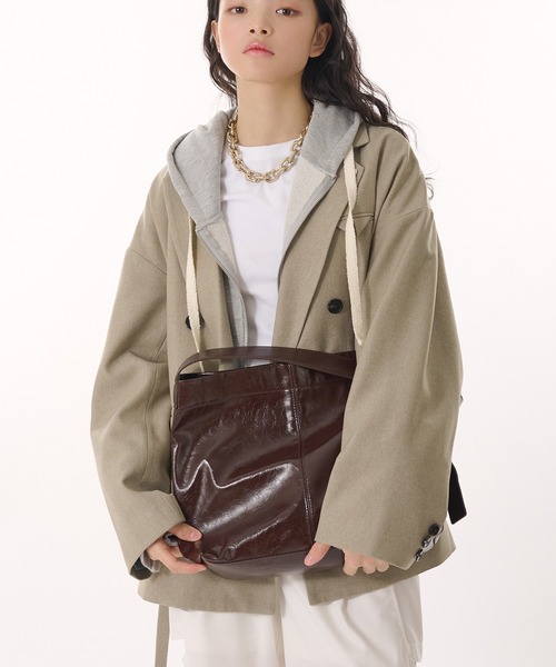 MUHET(ミュエータ)の「synthetic leather shoulder bag / ポーチ付き合皮ショルダーバッグ(ショルダーバッグ・レディース・ブラック/ブラウン・FREE)」の11枚目の写真