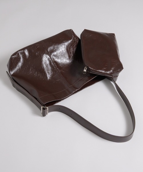 MUHET(ミュエータ)の「synthetic leather shoulder bag / ポーチ付き合皮ショルダーバッグ(ショルダーバッグ・レディース・ブラック/ブラウン・FREE)」の9枚目の写真