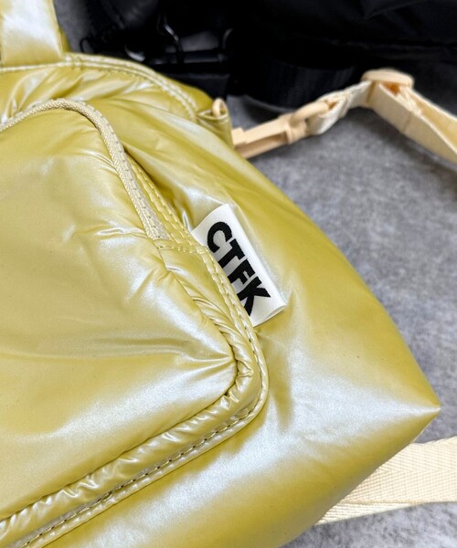 Casselini(キャセリーニ)の「【CASSELINI/キャセリーニ】シャイニークロスポケットバッグ(ショルダーバッグ・レディース・イエロー/ブラック・FREE)」の7枚目の写真