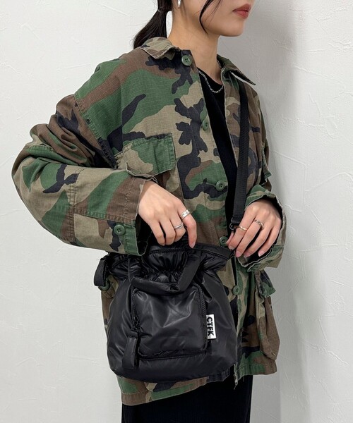 Casselini(キャセリーニ)の「【CASSELINI/キャセリーニ】シャイニークロスポケットバッグ(ショルダーバッグ・レディース・イエロー/ブラック・FREE)」の12枚目の写真