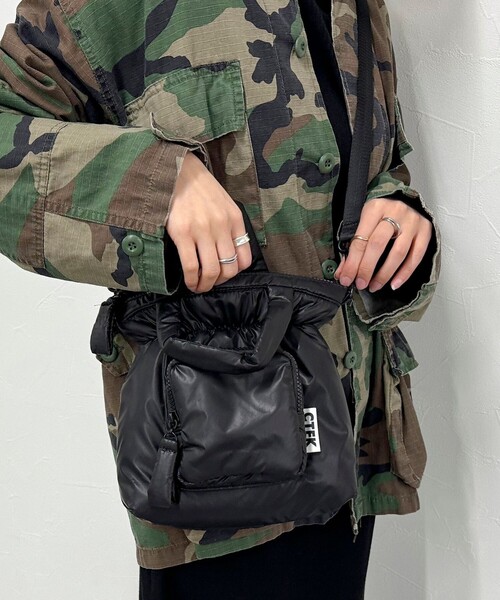 Casselini(キャセリーニ)の「【CASSELINI/キャセリーニ】シャイニークロスポケットバッグ(ショルダーバッグ・レディース・イエロー/ブラック・FREE)」の13枚目の写真