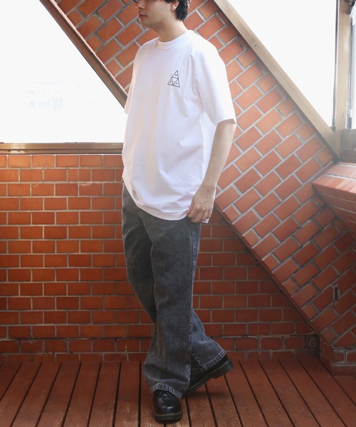 HUF(ハフ)の「HUF ロゴ半袖シャツ(Tシャツ/カットソー・メンズ・ホワイト系2/ホワイト系1/ブラック系1/ブラック系2・X-LARGE/MEDIUM/LARGE)」の8枚目の写真