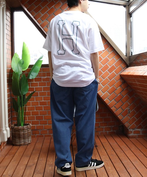 HUF(ハフ)の「HUF ロゴ半袖シャツ(Tシャツ/カットソー・メンズ・ホワイト系2/ホワイト系1/ブラック系1/ブラック系2・X-LARGE/MEDIUM/LARGE)」の22枚目の写真