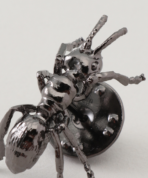 Charles Chaton（シャルルシャトン）の「ant brooch｜pillings（その他小物・レディース・ブラック/シルバー・FREE）」の5枚目の写真