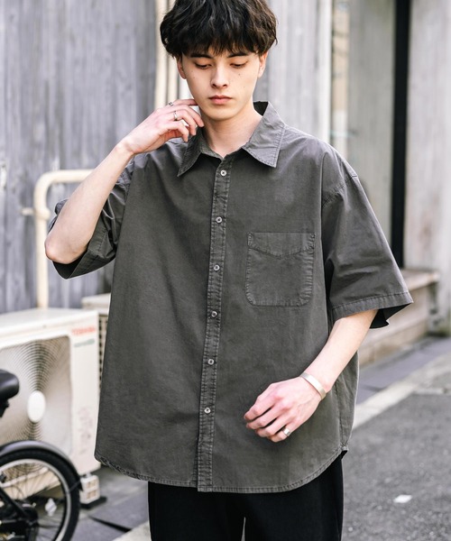 Rocky Monroe(ロッキーモンロー)の「オーバーサイズ ピグメントダイ加工 レギュラーカラー半袖ブロードシャツ(シャツ/ブラウス・メンズ・ブルー/ピンク/ブラック/ネイビー/グレー・M/L/XL)」の2枚目の写真