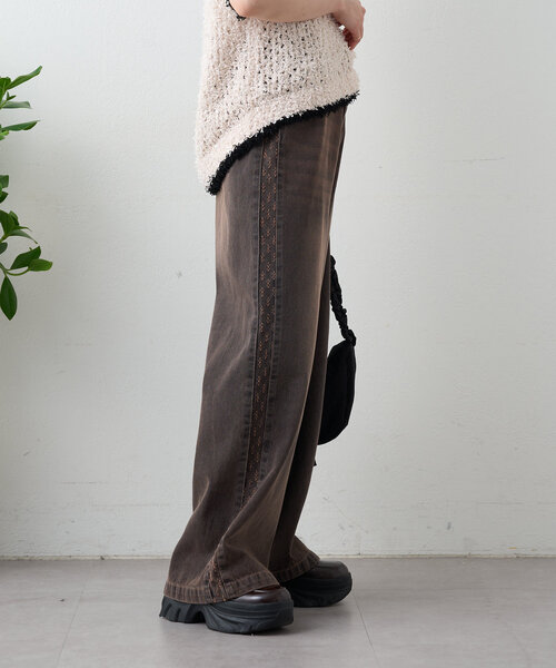 w closet（ダブルクローゼット）の「【2サイズ展開】サイドラインジャガードデニムパンツ（デニムパンツ・レディース・ブルー/ブラウン・0/1）」の7枚目の写真