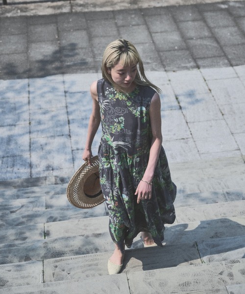 DOLLUPOOPS（ドールアップウップス）の「リーフプリントワンピース（ワンピース・レディース・チャコールグレー/グリーン・38）」の2枚目の写真