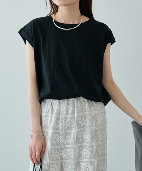 PUAL CE CIN（ピュアルセシン）の「汗シミ防止ワンポイントロゴフレンチスリーブTシャツ（Tシャツ/カットソー・レディース・ブラック/グレイッシュベージュ/オフホワイト/ブラック系その他・FREE）」の2枚目の写真