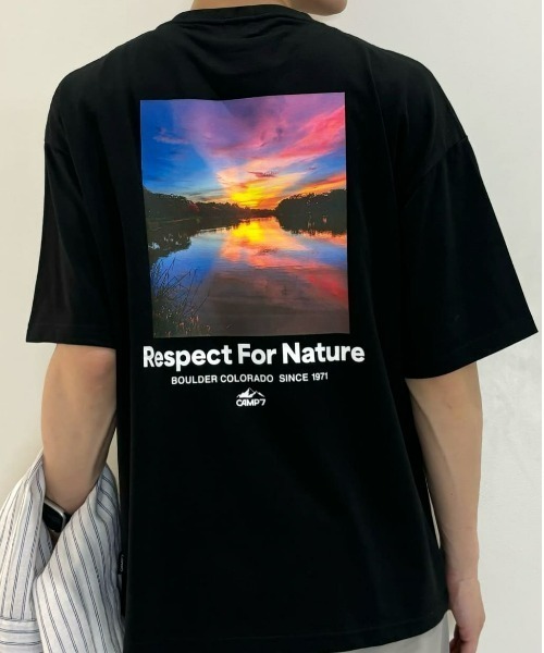 CAMP7（キャンプセブン）の「【CAMP7】バックフォトプリントＴシャツ（Tシャツ/カットソー・メンズ・ブラック/ホワイト/ベージュ・L/XL/M）」の2枚目の写真
