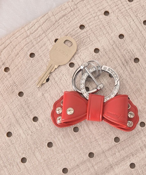 TONE SELECT GOODS（トーンセレクトグッズ）の「【float】リボン シルバーリング ラインストーン キーリング/キーケース【6色展開】（キーケース/キーアクセサリー・レディース・モスグリーン/ブルーグレー/オフホワイト/レッド/ブラック/ライトピンク・FREE）」の6枚目の写真