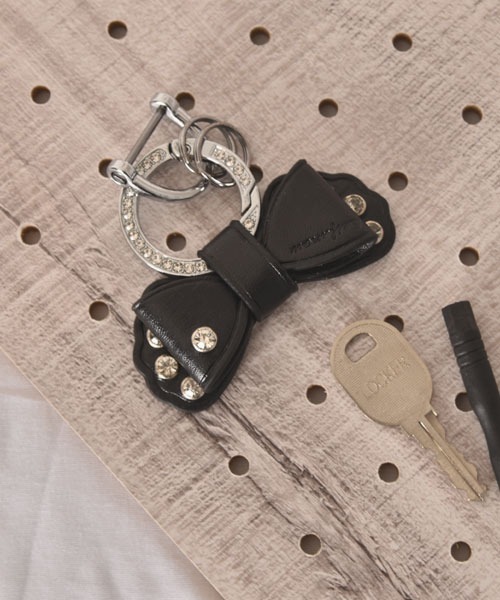 TONE SELECT GOODS（トーンセレクトグッズ）の「【float】リボン シルバーリング ラインストーン キーリング/キーケース【6色展開】（キーケース/キーアクセサリー・レディース・モスグリーン/ブルーグレー/オフホワイト/レッド/ブラック/ライトピンク・FREE）」の2枚目の写真