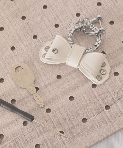 TONE SELECT GOODS（トーンセレクトグッズ）の「【float】リボン シルバーリング ラインストーン キーリング/キーケース【6色展開】（キーケース/キーアクセサリー・レディース・モスグリーン/ブルーグレー/オフホワイト/レッド/ブラック/ライトピンク・FREE）」の13枚目の写真