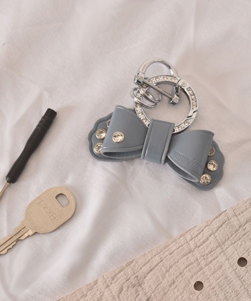 TONE SELECT GOODS（トーンセレクトグッズ）の「【float】リボン シルバーリング ラインストーン キーリング/キーケース【6色展開】（キーケース/キーアクセサリー・レディース・モスグリーン/ブルーグレー/オフホワイト/レッド/ブラック/ライトピンク・FREE）」の7枚目の写真