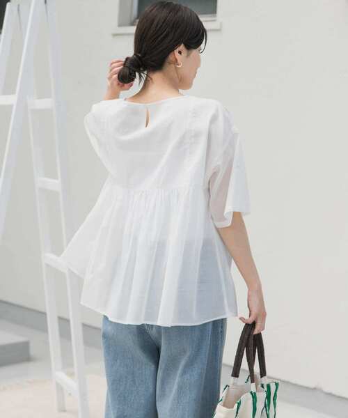 URBAN RESEARCH DOORS（アーバンリサーチドアーズ）の「『UR TECH』ボイルピンタックブラウス（シャツ/ブラウス・レディース・ブラック/オフホワイト/ライトカーキ・MEDIUM）」の6枚目の写真