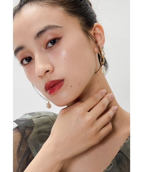 niana(ニアナ)の「フープチェーンイヤリング 両耳 パール ロング ゴールド シルバー 結婚式 二次会 同窓会 成人式 パーティー お呼ばれ オケージョン フォーマル(イヤリング・レディース・ゴールド/シルバー・FREE)」の8枚目の写真